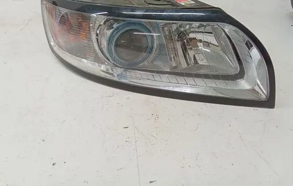 Volvo V50 Headlight/headlamp 31299614