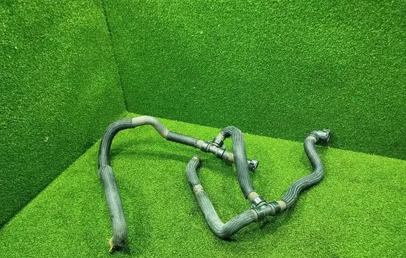 Engine coolant pipe/hose