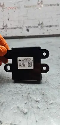 Mitsubishi Outlander Other devices 1640A026