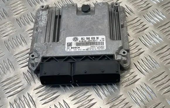 Volkswagen PASSAT CC Engine control unit/module 06J906026BK 06J906026 0261S04042