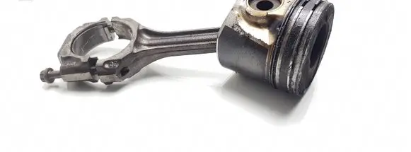 Volkswagen Golf IV Piston with connecting rod
