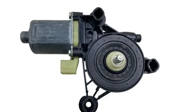 Audi A5 Front door window regulator motor 8W0959802