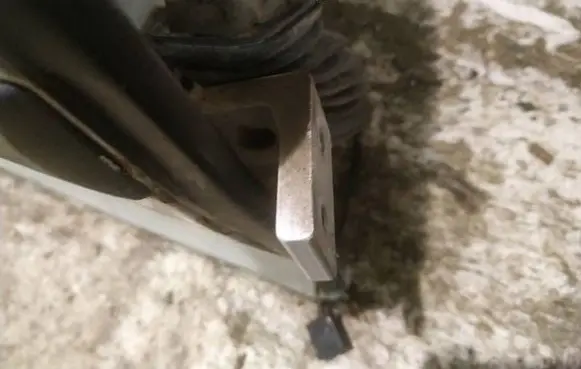 Skoda Octavia Mk2 (1Z) Rear door lower hinge 