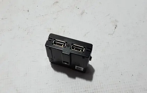 Volkswagen Touareg III USB socket connector 5Q0035726L