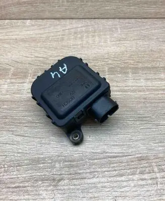 Volkswagen PASSAT B5 Air flap motor/actuator 8D1820511B 0132801149
