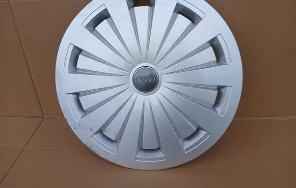 Audi A4 S4 B9 R16 wheel hub/cap/trim 8W0601147