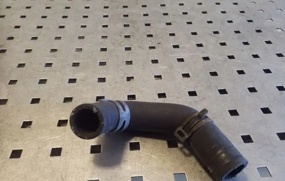 Volkswagen PASSAT B7 Engine coolant pipe/hose