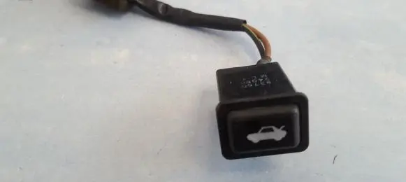 Hyundai Excel II Tailgate opening switch 9375024050