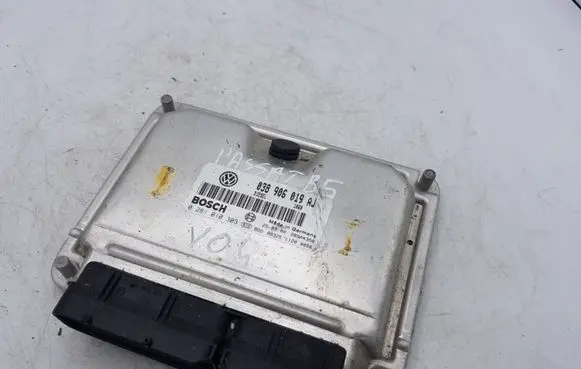 Volkswagen PASSAT B5 Engine control unit/module 038906019AJ