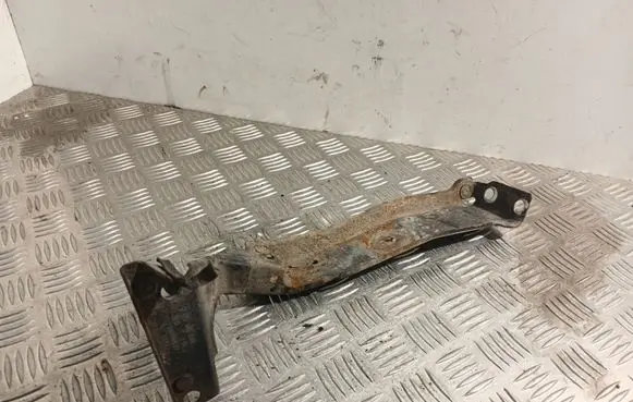 Audi A4 S4 B8 8K Fender mounting bracket 8K0821136A