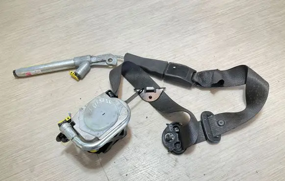 Opel Insignia A Front seatbelt 12848365