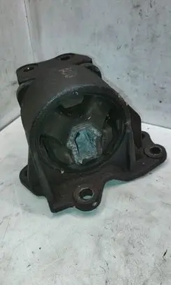 Hyundai Santa Fe Engine mount bracket