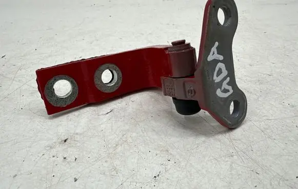 Nissan Qashqai J12 Rear door lower hinge