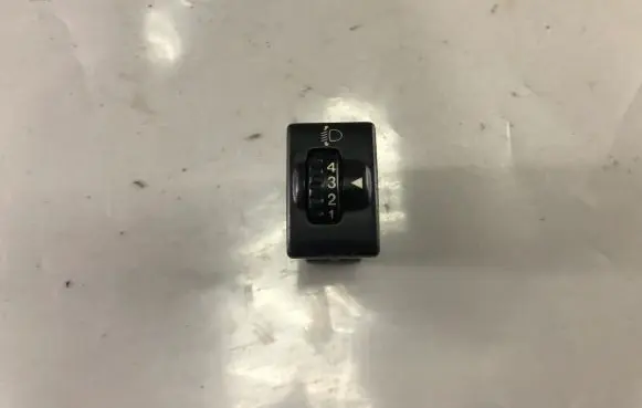 Mitsubishi Pajero Pinin Headlight level height control switch 32932074