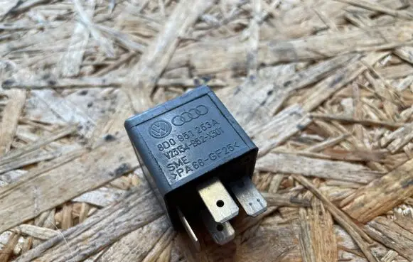 Audi A6 S6 C5 4B Other relay 8D0951253A