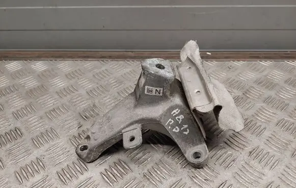 Audi A8 S8 D4 4H Engine mounting bracket 4G0199308