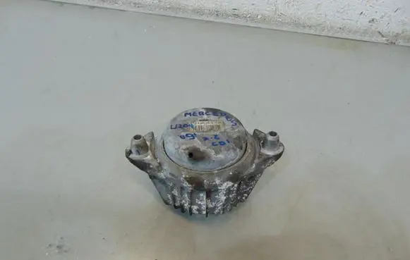 Mercedes-Benz C W204 Engine mount vacuum valve A2042400217