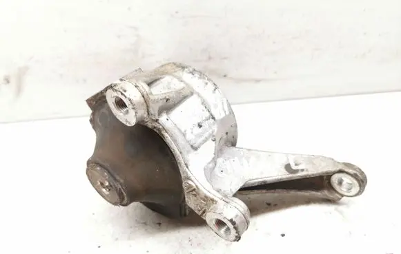 Honda Civic Engine mount bracket