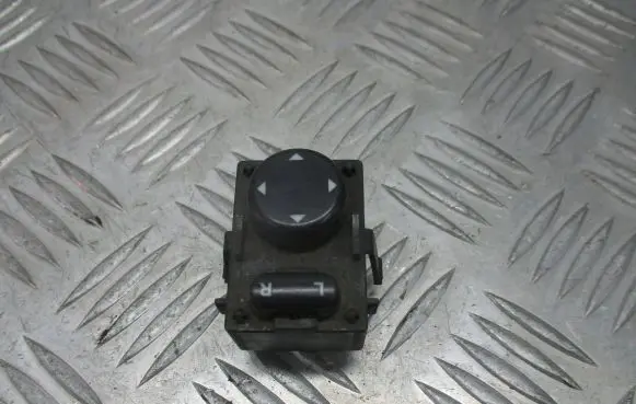 Mercedes-Benz Vito Viano W638 Wing mirror switch