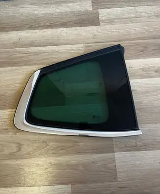 Opel Zafira C Rear side window 39033488