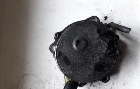 Opel Zafira B Vacuum pump