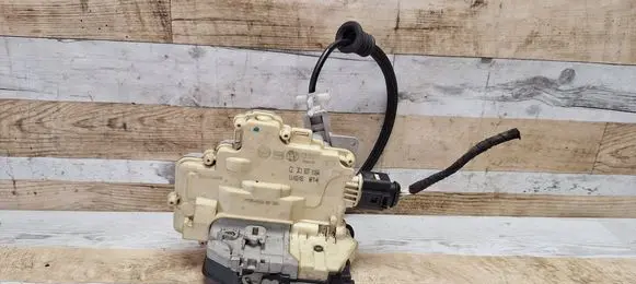 Volkswagen PASSAT B6 Front door lock 3C1837016A 3C1837016
