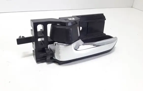 Suzuki SX4 Front door interior handle