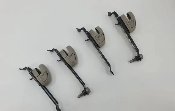 Chrysler Town & Country V Seat belt adjustment rail