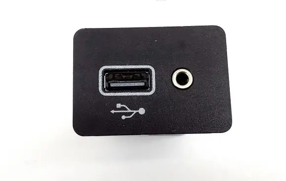 Nissan Qashqai AUX in-socket connector 284H35FA0C