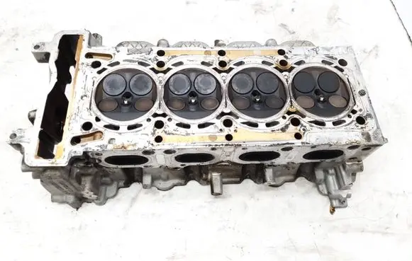 Mercedes-Benz C W205 Engine head R2740162