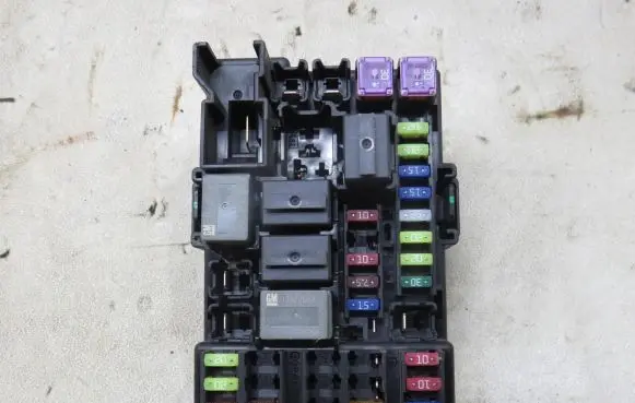 Opel Mokka Fuse box set