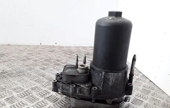 Land Rover Discovery 3 - LR3 Oil filter mounting bracket 4R8Q6C711DA 4R8Q6C711