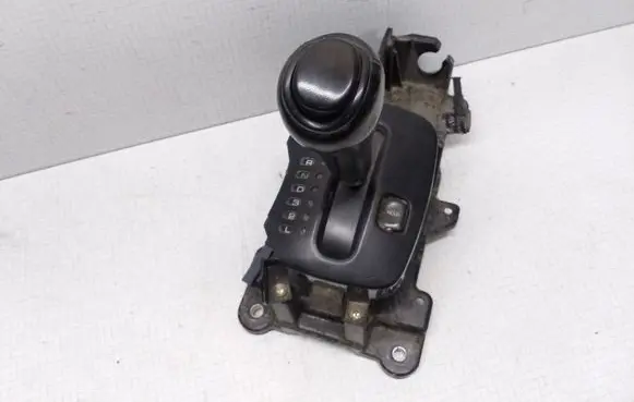 Mitsubishi Galant Gear shifter/selector MR196701