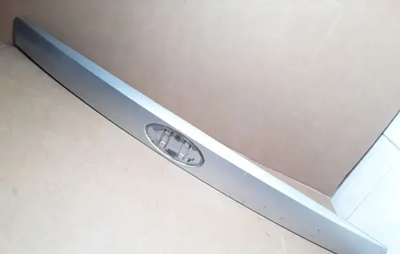 Trunk door license plate light bar