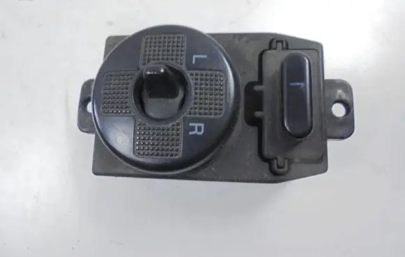 KIA Carnival Wing mirror switch 621W04210