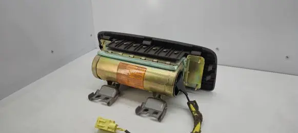 Nissan Patrol Y61 Passenger airbag