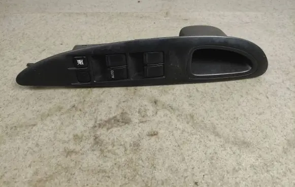 Nissan Primera Electric window control switch 25401AV650