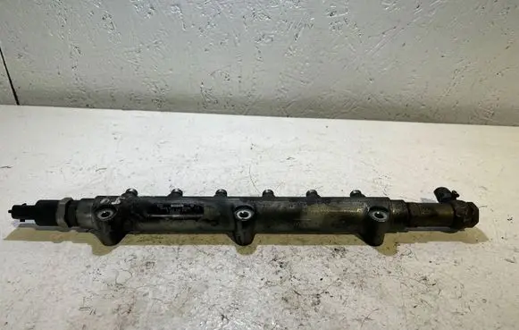 Volvo V70 Fuel main line pipe 8658252 003296
