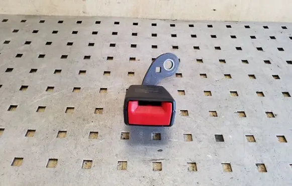Volkswagen Eos Rear seatbelt buckle 1Q0857740