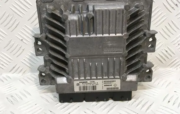 Renault Megane II Engine control unit/module 8200565863
