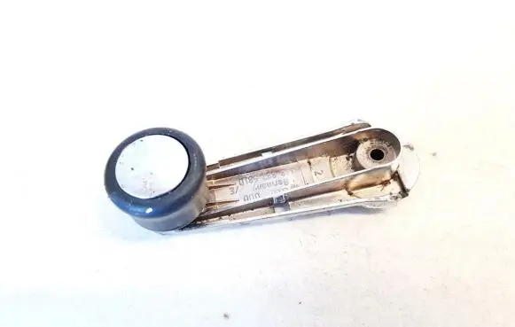 Audi A4 S4 B5 8D Front door window winding handle 443837581d
