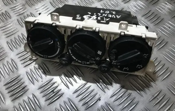 Toyota Avensis T220 Climate control unit 5590005091 55900-05091