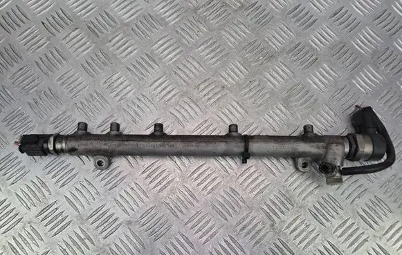 Mercedes-Benz C W203 Fuel main line pipe A6460701695 0445214165