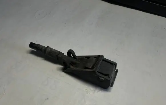 Volkswagen Golf IV Windshield washer spray nozzle 6E0955985