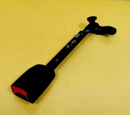 Volkswagen PASSAT B5 Front seatbelt buckle 3B0858472