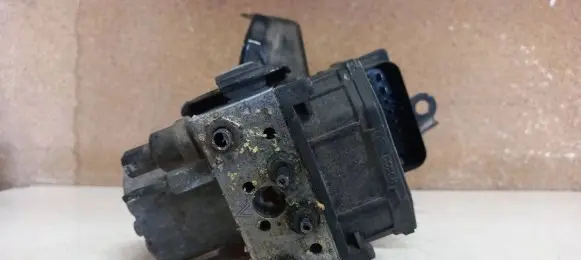 Toyota Avensis T250 ABS Pump 265950149