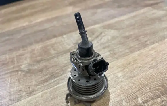 Land Rover Discovery 5 AdBlue injector FPLA189E3AB