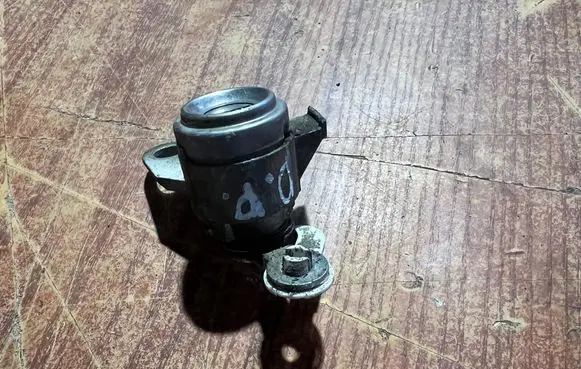 Toyota Yaris Coupe door lock (next to the handle) 