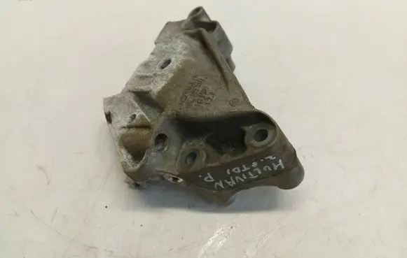 Engine mount bracket