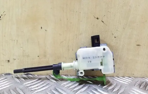 Fuel tank cap lock motor